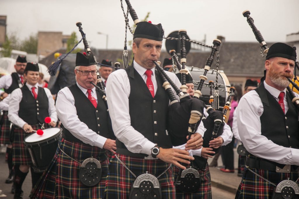 The Doune Pipe Band opende de Dunblane Fling op 25 mei 2019